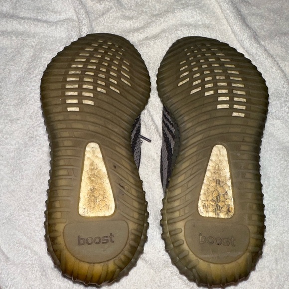 Yeezy Boost 350 V2 'Beluga 2.0' - Picture 7 of 7